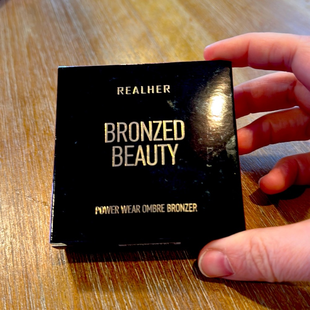 REALHER Power Wear Ombré Bronzer in Bronzed Beauty NWOT. Brand new in box.